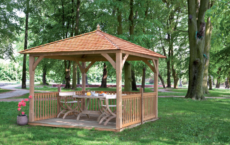 Cotswold Luxury canopy with cedar roof